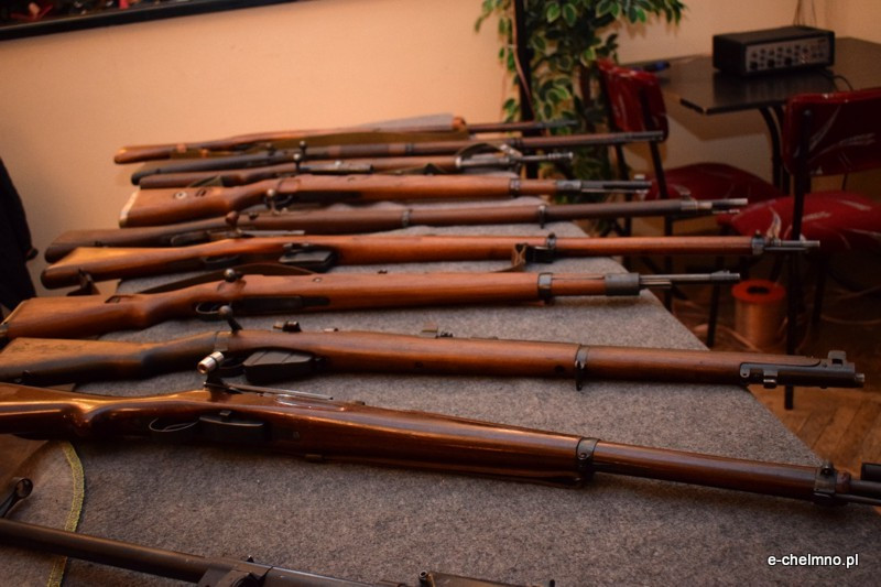 Pokaz broni historycznej i strzeleckiej w klubie 3 batalionu drogowo-mostowego
