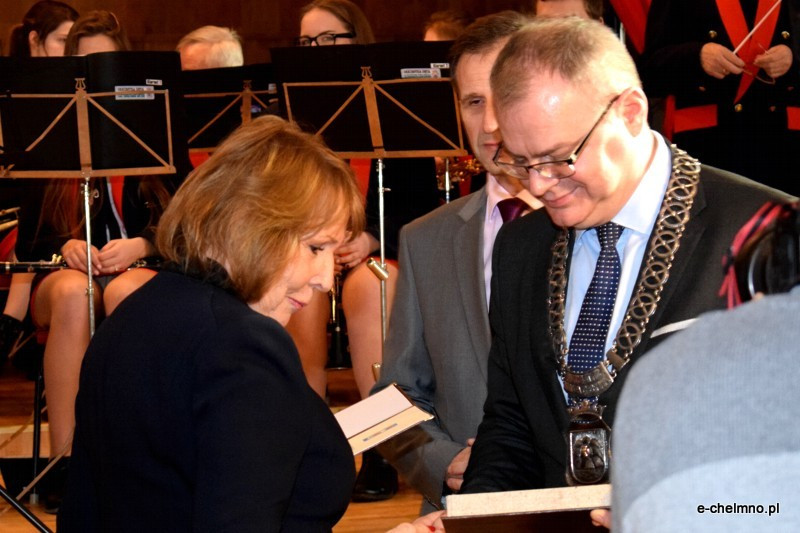 Honorowe wręczenie tytułów 