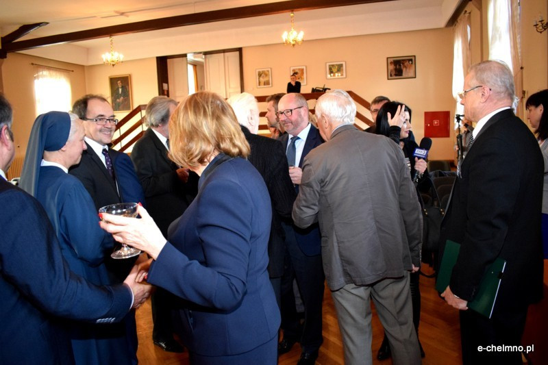 Honorowe wręczenie tytułów 