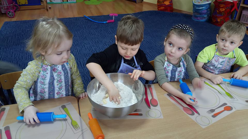 Ciekawe zajęcia karnawałowe i kulinarne w Niepublicznym Przedszkolu 