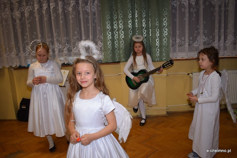 Wspomnienie Jasełkowe - przedstawienie w dla zaproszonych gości w Katolickiej Szkole Podstawowej