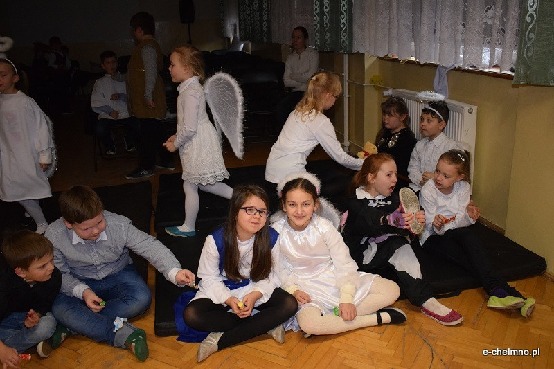Wspomnienie Jasełkowe - przedstawienie w dla zaproszonych gości w Katolickiej Szkole Podstawowej