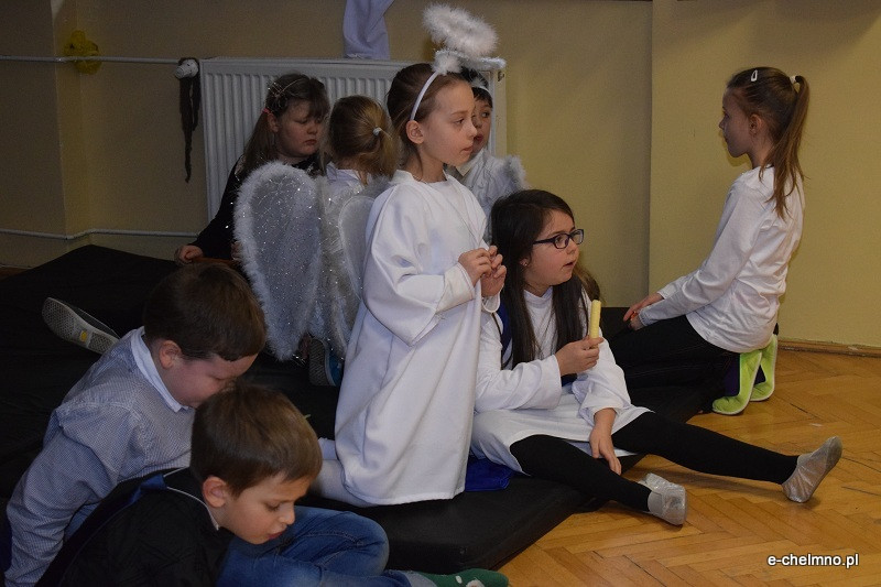 Wspomnienie Jasełkowe - przedstawienie w dla zaproszonych gości w Katolickiej Szkole Podstawowej