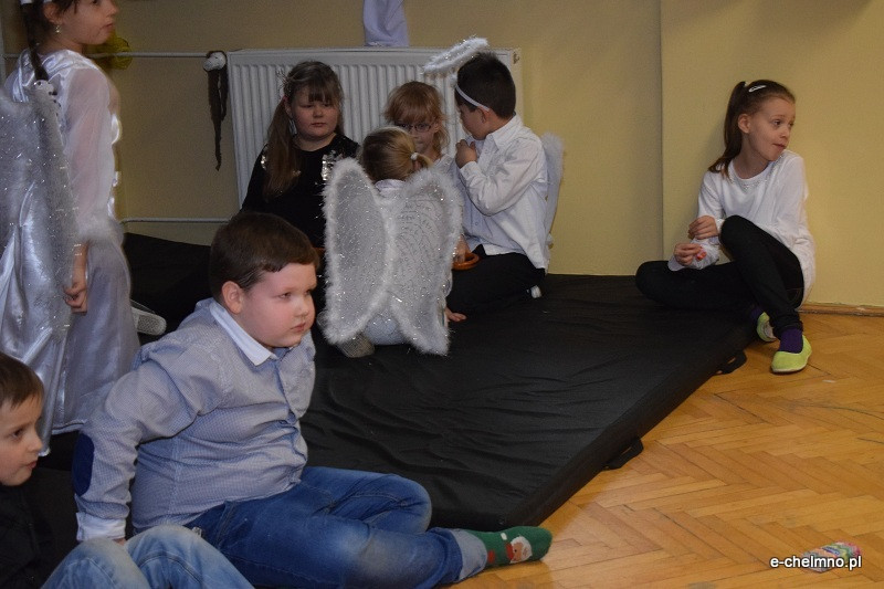 Wspomnienie Jasełkowe - przedstawienie w dla zaproszonych gości w Katolickiej Szkole Podstawowej