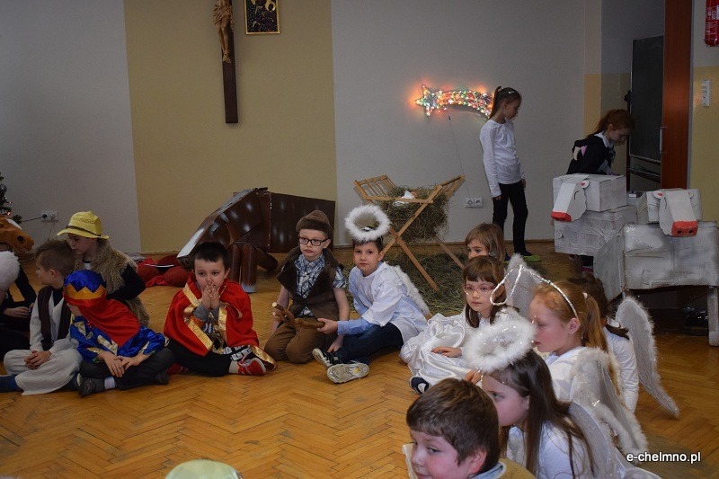 Wspomnienie Jasełkowe - przedstawienie w dla zaproszonych gości w Katolickiej Szkole Podstawowej