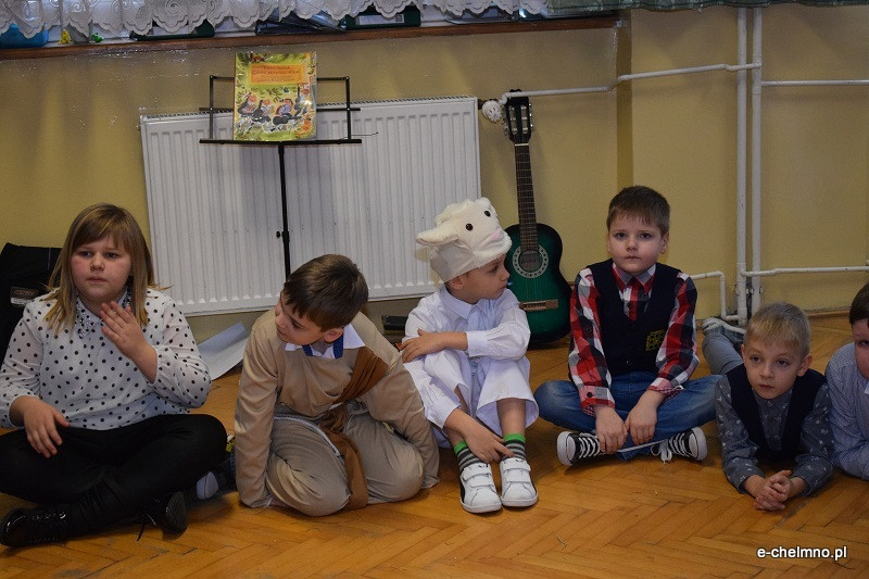 Wspomnienie Jasełkowe - przedstawienie w dla zaproszonych gości w Katolickiej Szkole Podstawowej