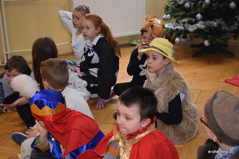 Wspomnienie Jasełkowe - przedstawienie w dla zaproszonych gości w Katolickiej Szkole Podstawowej