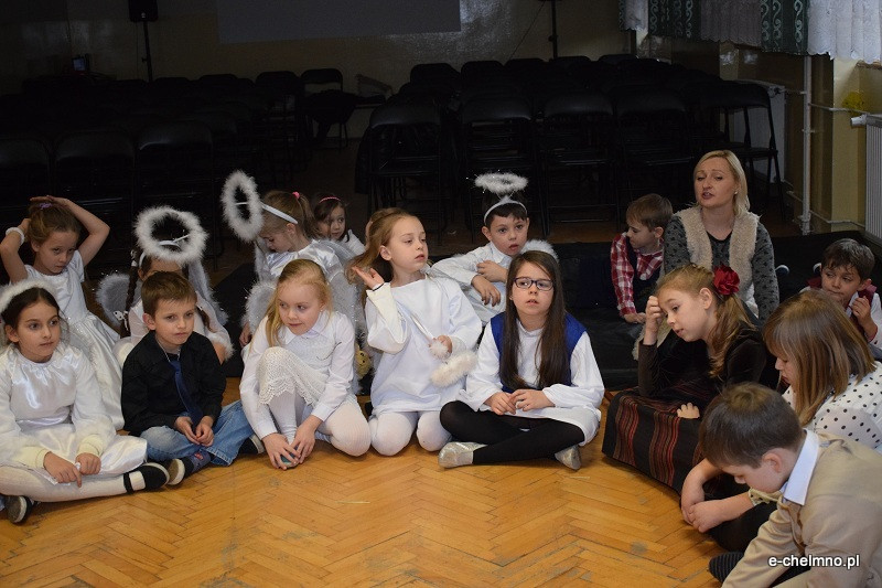 Wspomnienie Jasełkowe - przedstawienie w dla zaproszonych gości w Katolickiej Szkole Podstawowej