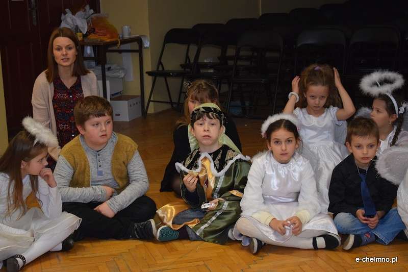 Wspomnienie Jasełkowe - przedstawienie w dla zaproszonych gości w Katolickiej Szkole Podstawowej