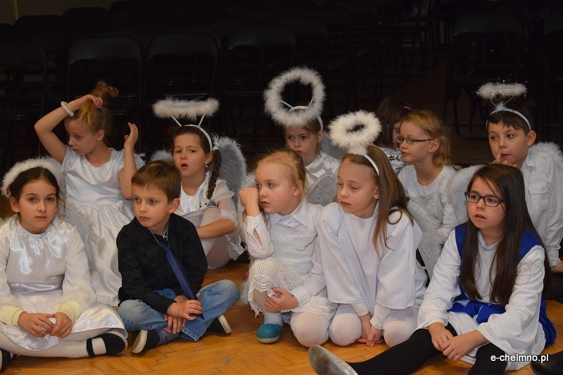 Wspomnienie Jasełkowe - przedstawienie w dla zaproszonych gości w Katolickiej Szkole Podstawowej