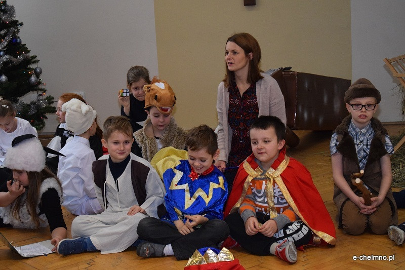 Wspomnienie Jasełkowe - przedstawienie w dla zaproszonych gości w Katolickiej Szkole Podstawowej