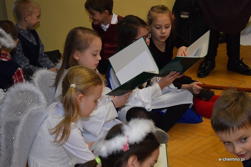 Wspomnienie Jasełkowe - przedstawienie w dla zaproszonych gości w Katolickiej Szkole Podstawowej