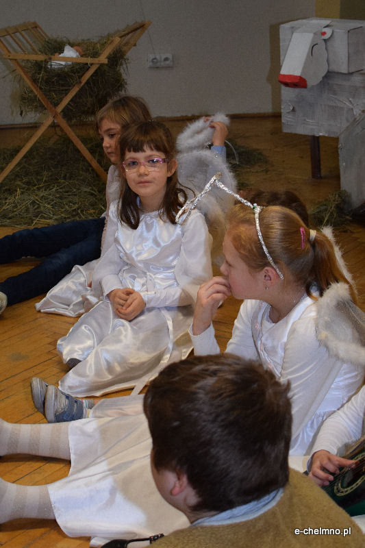 Wspomnienie Jasełkowe - przedstawienie w dla zaproszonych gości w Katolickiej Szkole Podstawowej