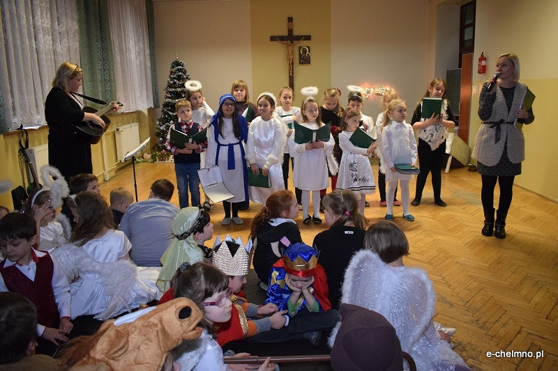 Wspomnienie Jasełkowe - przedstawienie w dla zaproszonych gości w Katolickiej Szkole Podstawowej