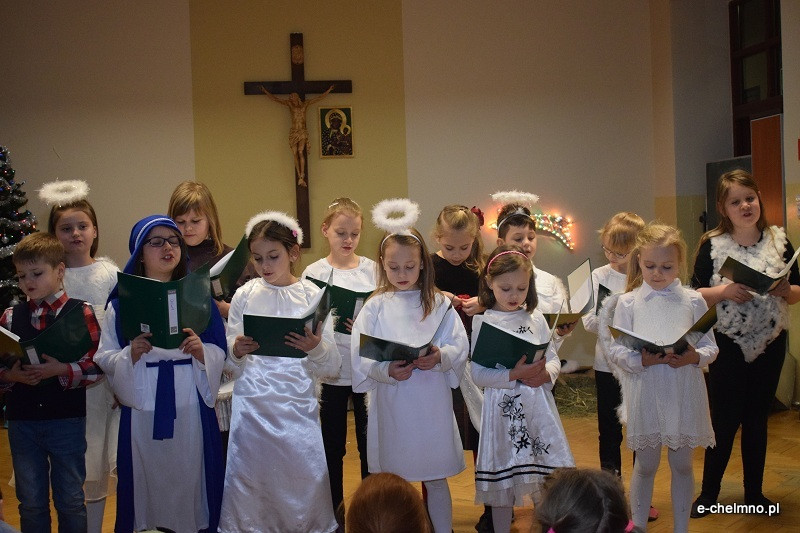 Wspomnienie Jasełkowe - przedstawienie w dla zaproszonych gości w Katolickiej Szkole Podstawowej