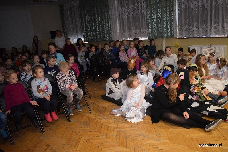 Wspomnienie Jasełkowe - przedstawienie w dla zaproszonych gości w Katolickiej Szkole Podstawowej
