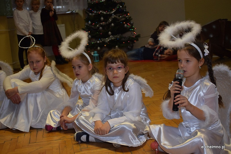 Wspomnienie Jasełkowe - przedstawienie w dla zaproszonych gości w Katolickiej Szkole Podstawowej