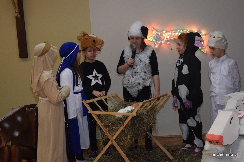 Wspomnienie Jasełkowe - przedstawienie w dla zaproszonych gości w Katolickiej Szkole Podstawowej