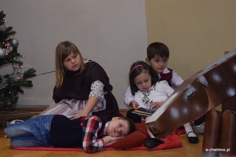 Wspomnienie Jasełkowe - przedstawienie w dla zaproszonych gości w Katolickiej Szkole Podstawowej