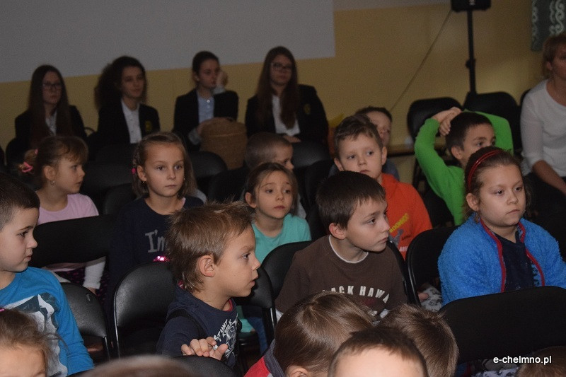 Wspomnienie Jasełkowe - przedstawienie w dla zaproszonych gości w Katolickiej Szkole Podstawowej