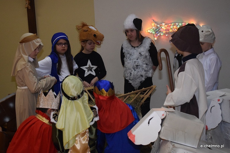 Wspomnienie Jasełkowe - przedstawienie w dla zaproszonych gości w Katolickiej Szkole Podstawowej
