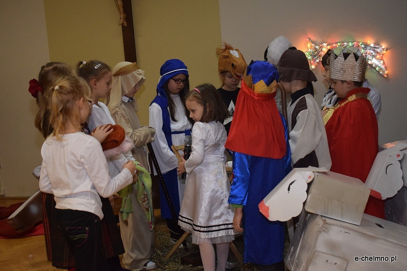 Wspomnienie Jasełkowe - przedstawienie w dla zaproszonych gości w Katolickiej Szkole Podstawowej