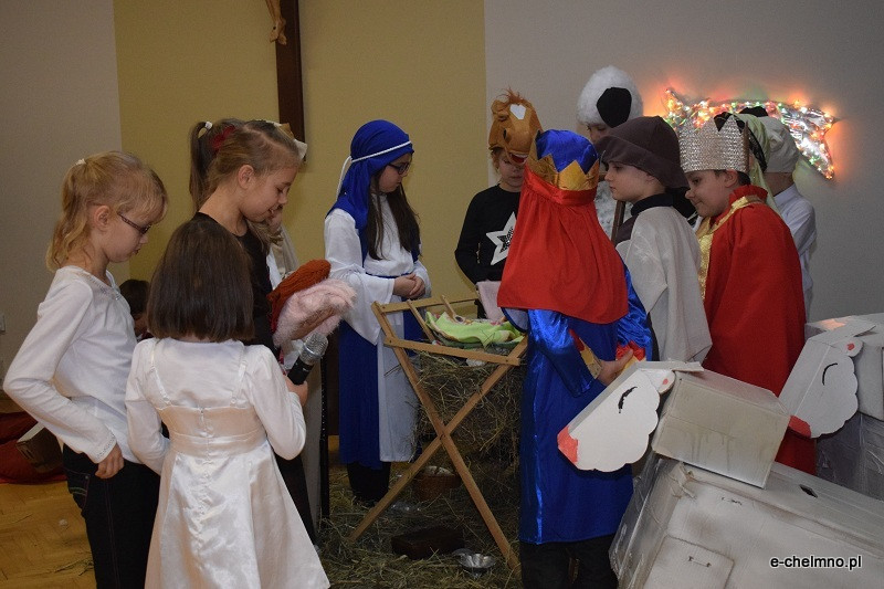 Wspomnienie Jasełkowe - przedstawienie w dla zaproszonych gości w Katolickiej Szkole Podstawowej