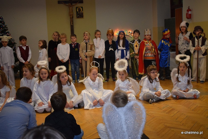 Wspomnienie Jasełkowe - przedstawienie w dla zaproszonych gości w Katolickiej Szkole Podstawowej