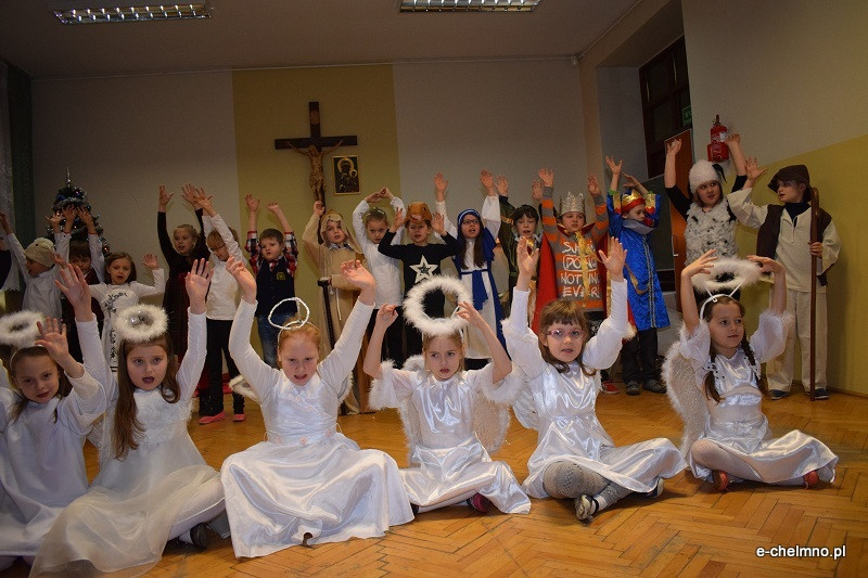 Wspomnienie Jasełkowe - przedstawienie w dla zaproszonych gości w Katolickiej Szkole Podstawowej