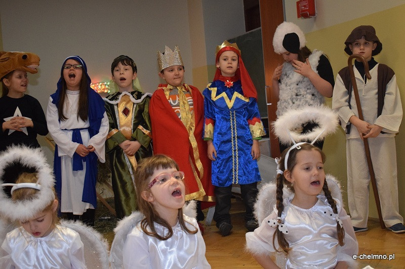 Wspomnienie Jasełkowe - przedstawienie w dla zaproszonych gości w Katolickiej Szkole Podstawowej