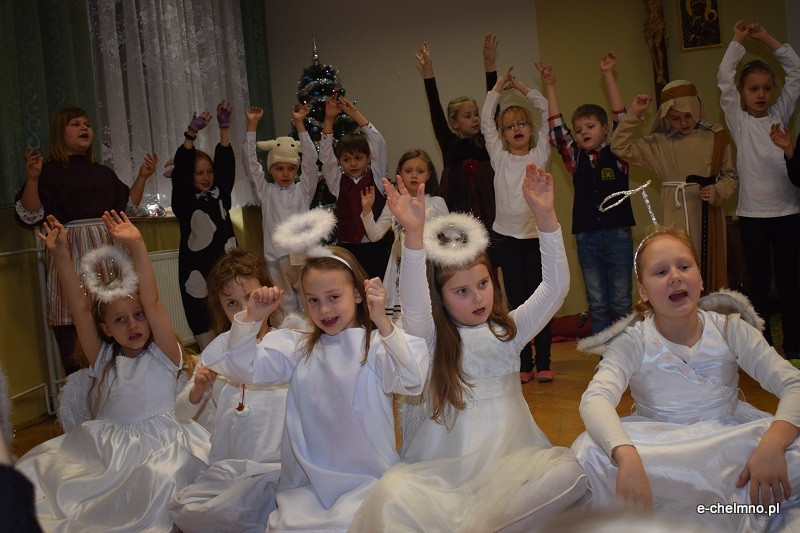 Wspomnienie Jasełkowe - przedstawienie w dla zaproszonych gości w Katolickiej Szkole Podstawowej