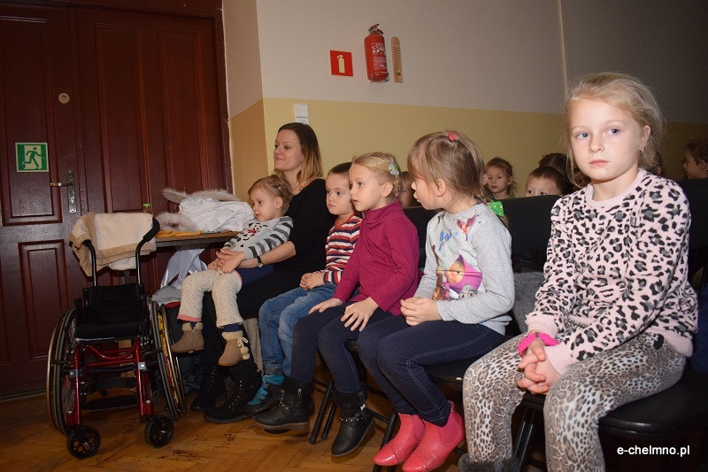 Wspomnienie Jasełkowe - przedstawienie w dla zaproszonych gości w Katolickiej Szkole Podstawowej