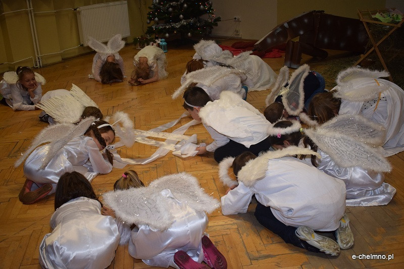 Wspomnienie Jasełkowe - przedstawienie w dla zaproszonych gości w Katolickiej Szkole Podstawowej