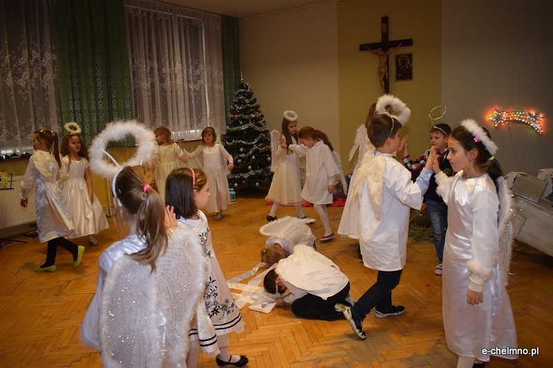 Wspomnienie Jasełkowe - przedstawienie w dla zaproszonych gości w Katolickiej Szkole Podstawowej