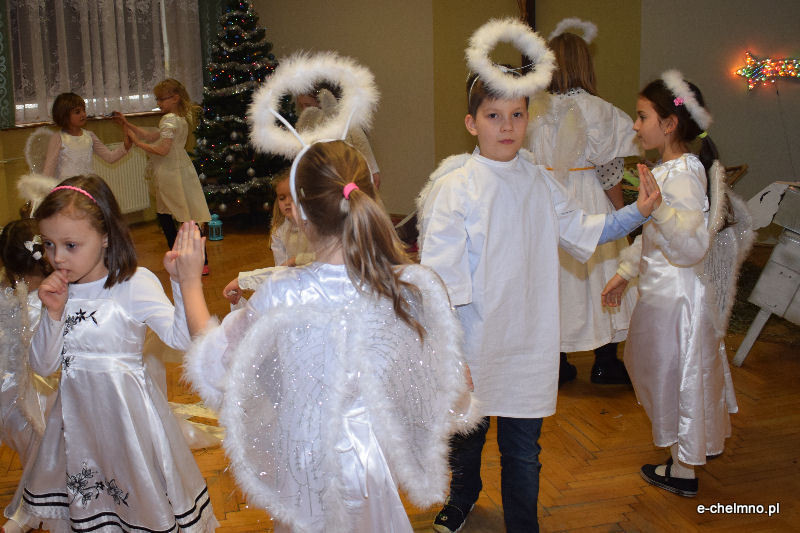 Wspomnienie Jasełkowe - przedstawienie w dla zaproszonych gości w Katolickiej Szkole Podstawowej
