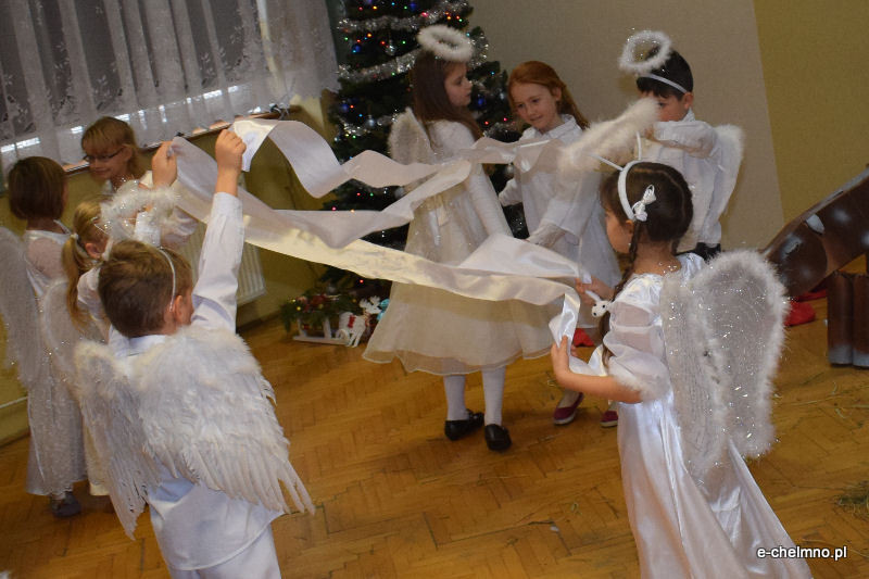 Wspomnienie Jasełkowe - przedstawienie w dla zaproszonych gości w Katolickiej Szkole Podstawowej