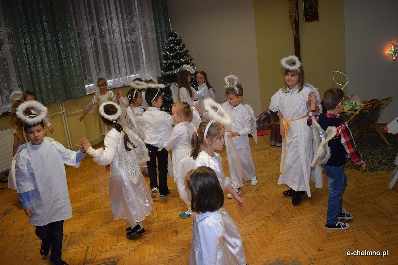 Wspomnienie Jasełkowe - przedstawienie w dla zaproszonych gości w Katolickiej Szkole Podstawowej