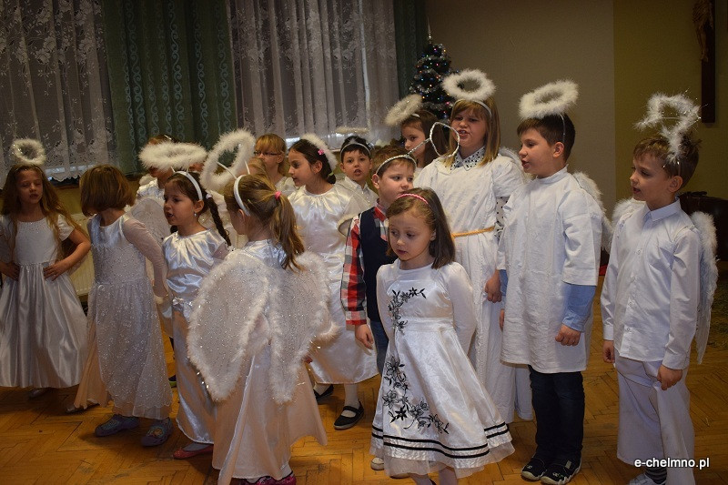 Wspomnienie Jasełkowe - przedstawienie w dla zaproszonych gości w Katolickiej Szkole Podstawowej