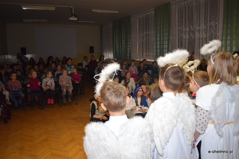 Wspomnienie Jasełkowe - przedstawienie w dla zaproszonych gości w Katolickiej Szkole Podstawowej