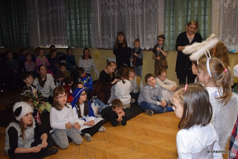 Wspomnienie Jasełkowe - przedstawienie w dla zaproszonych gości w Katolickiej Szkole Podstawowej