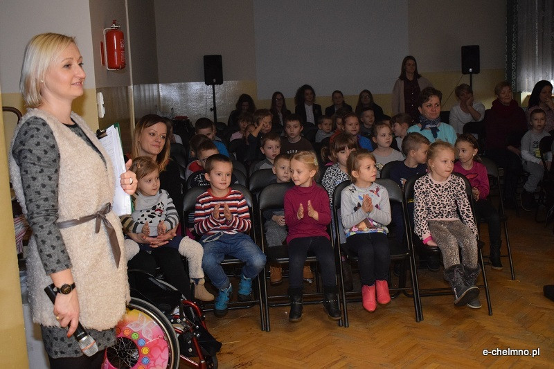 Wspomnienie Jasełkowe - przedstawienie w dla zaproszonych gości w Katolickiej Szkole Podstawowej