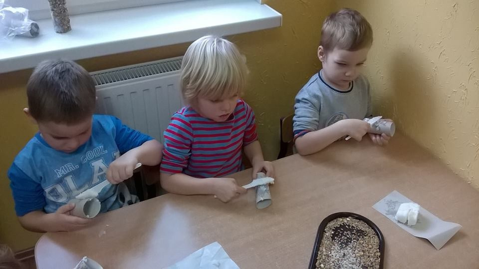 Akcja dokarmiania ptaków zimą w Niepublicznym Przedszkolu 