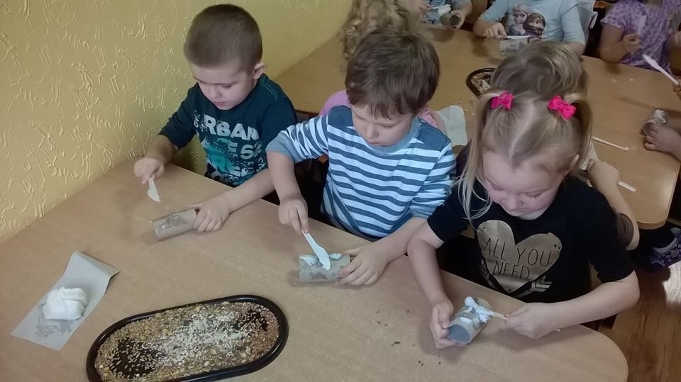 Akcja dokarmiania ptaków zimą w Niepublicznym Przedszkolu 