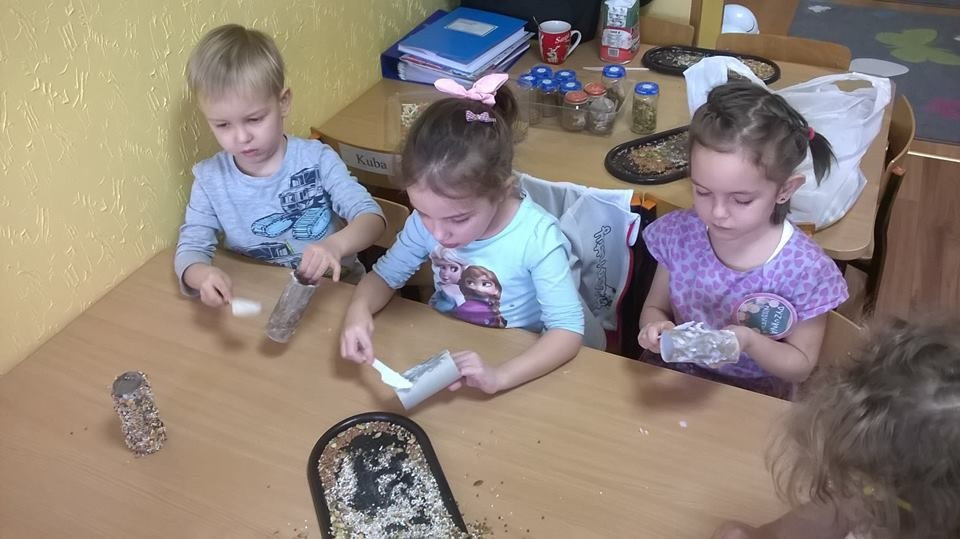 Akcja dokarmiania ptaków zimą w Niepublicznym Przedszkolu 