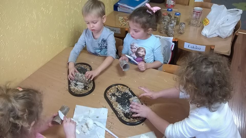 Akcja dokarmiania ptaków zimą w Niepublicznym Przedszkolu 
