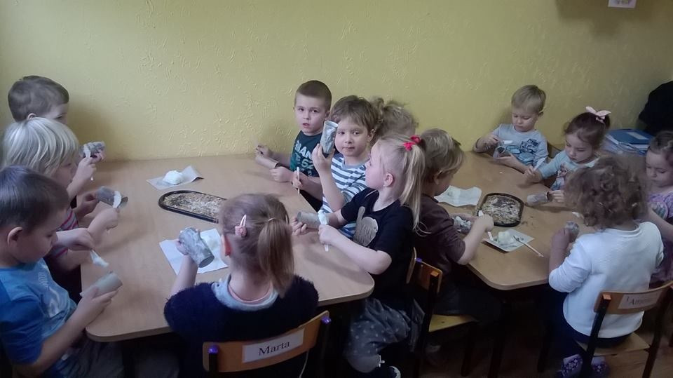 Akcja dokarmiania ptaków zimą w Niepublicznym Przedszkolu 