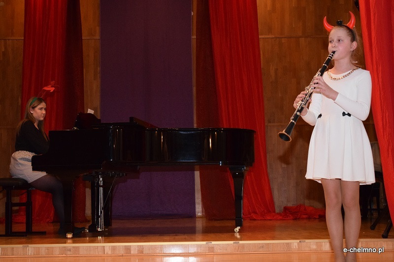 Koncert kolęd w wykonaniu uczniów klas fletu i klarnetu w Państwowej Szkole Muzycznej