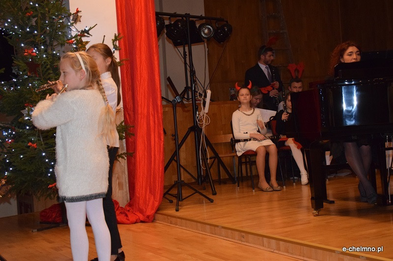 Koncert kolęd w wykonaniu uczniów klas fletu i klarnetu w Państwowej Szkole Muzycznej