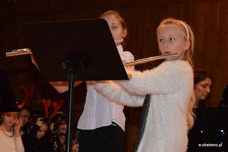 Koncert kolęd w wykonaniu uczniów klas fletu i klarnetu w Państwowej Szkole Muzycznej