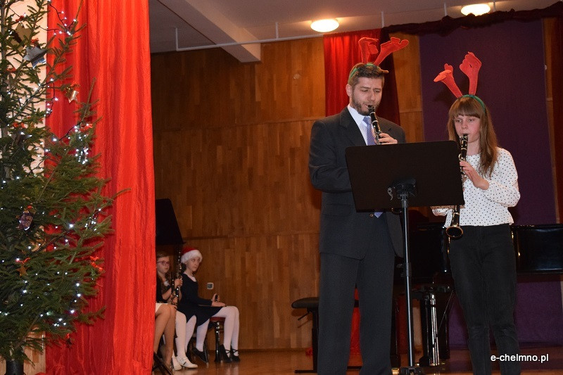 Koncert kolęd w wykonaniu uczniów klas fletu i klarnetu w Państwowej Szkole Muzycznej